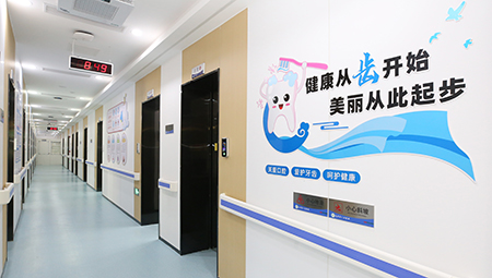 省级专家坐诊 泛亚电竞电子竞技全新口腔 中心揭牌投用